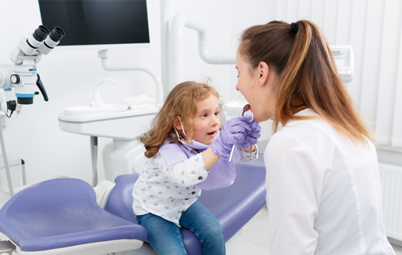 Cách chăm sóc trẻ sau khi cắt thắng lưỡi bị dính - Mẹ không thể bỏ qua!