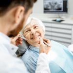 Tình trạng mất răng – So sánh giữa trồng răng Implant và làm cầu răng sứ