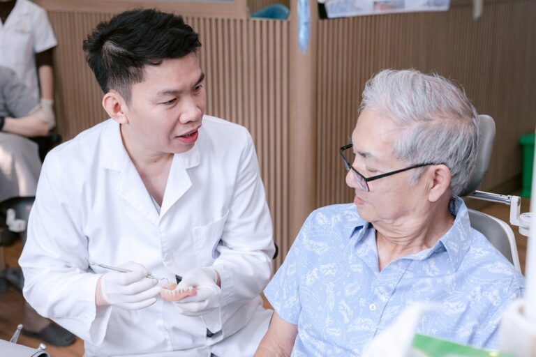 Làm hàm tháo lắp mất bao lâu, phải đến khám mấy lần?